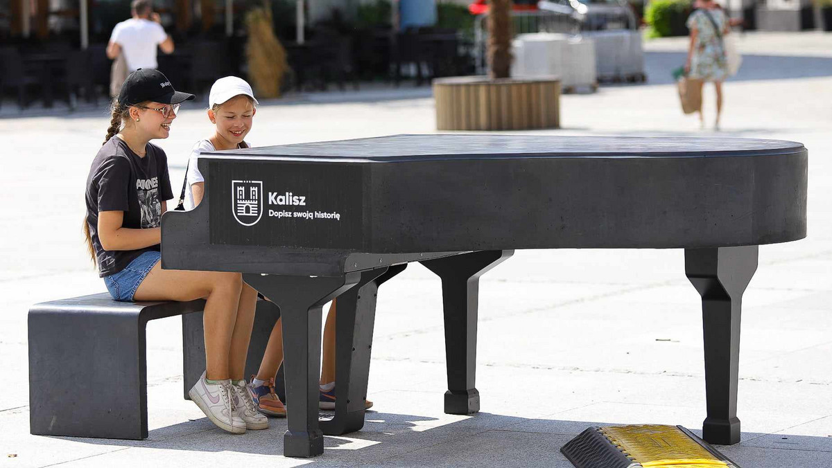 "Pancerny" fortepian na Rynku w Kaliszu. Każdy może zagrać