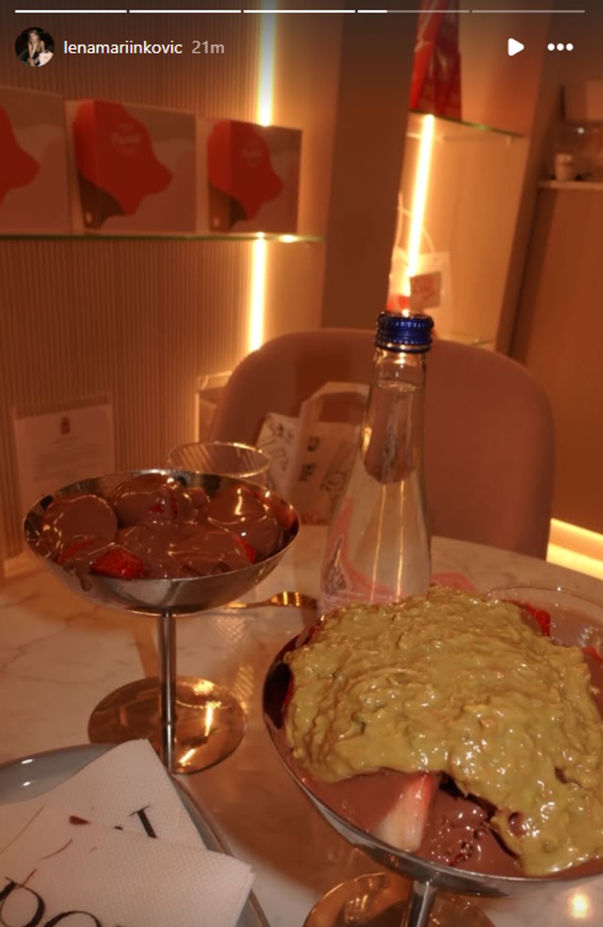 Lena uživa sa dečkom