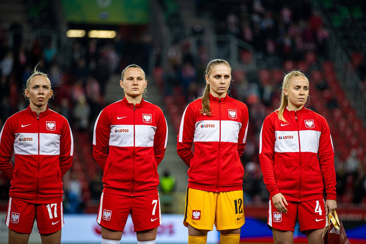 ZOFIA BUSZEWSKA, MALGORZATA MESJASZ, KAROLINA KLABIS i PAULINA DUDEK