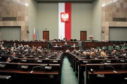 Nowy sondaż wyborczy. Co zmieniło się w polskiej polityce?