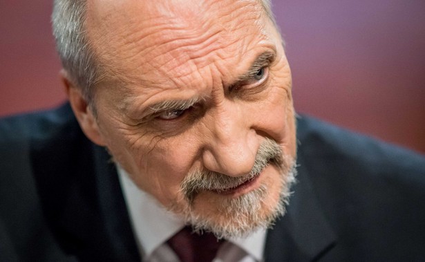 Macierewicz powiedział, że czwartkowe rozmowy dotyczyły m.in. zacieśnienia współpracy w sferze przemysłu obronnego