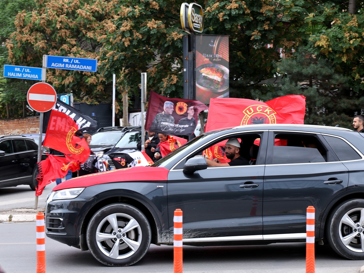 Na aerodromu u Prištini protest pristalica tzv. OVK pred dolazak Ursule fon der Lajen