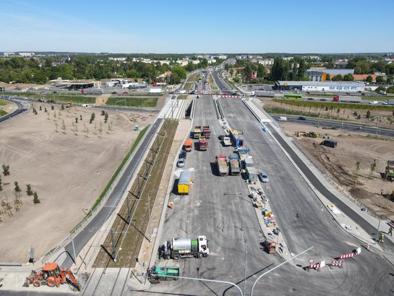 Na wiaduktach nad ul. Lechicką przeprowadzono próby obciążeniowe fot. PIM