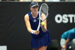 World Tennis League. Udany początek Świątek