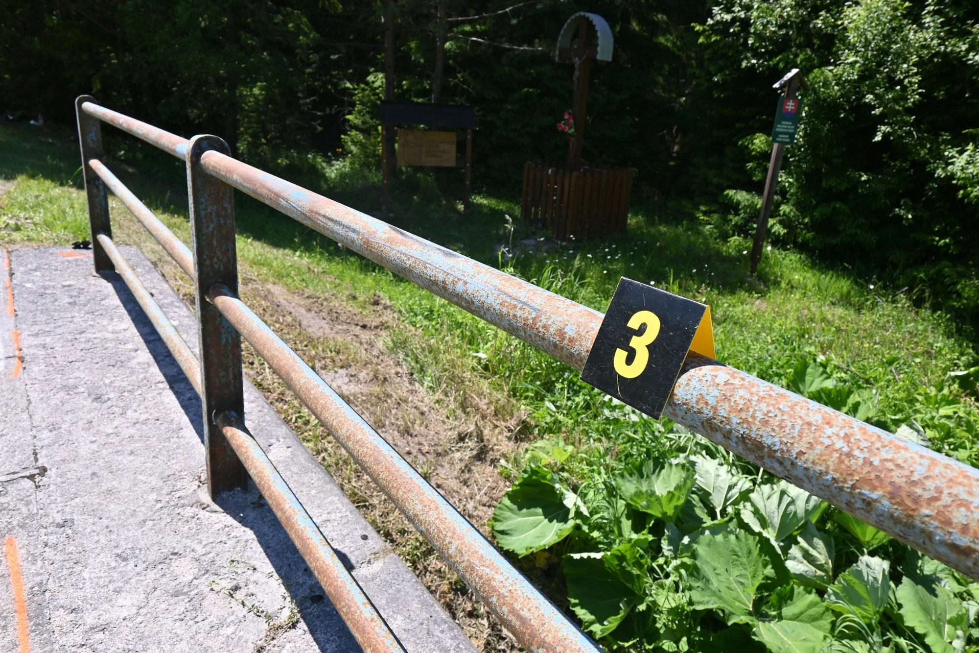 Motocyklista havaroval v Čičmanoch, do nemocnice ho viezol vrtuľník