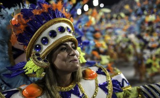 Rozpoczął się karnawał w Brazylii. 46 milionów ludzi na roztańczonych ulicach miast