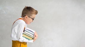 Dlaczego dziecko nie lubi szkoły? Jak rozmawiać z dzieckiem, żeby naprawdę pomóc