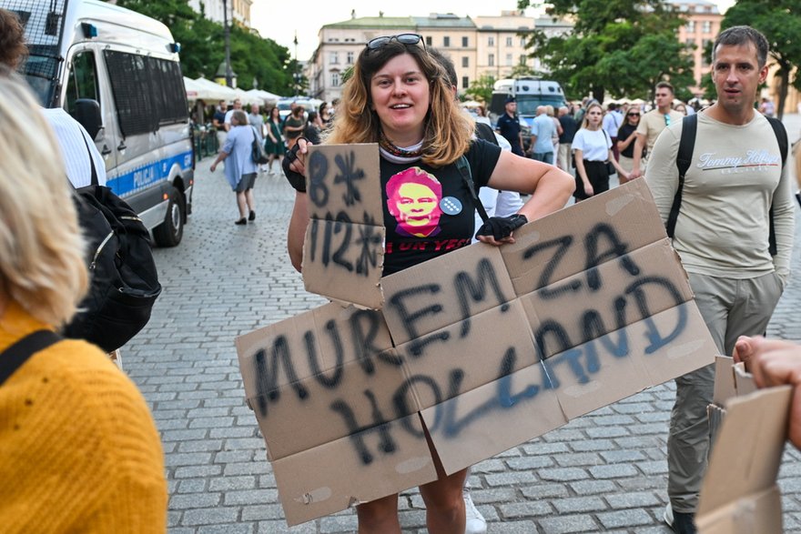 Protest pod Kinem pod Baranami w sprawie filmu "Zielona granica"