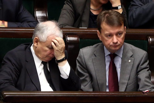 Prezes PiS Jarosław Kaczyński (L) i poseł PiS Mariusz Błaszczak (P)