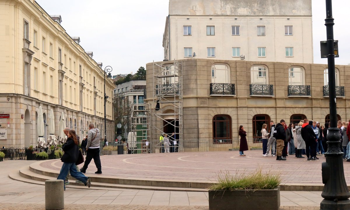 Warszawiacy proszeni o wyłączenie telewizorów. Dostali instrukcję
