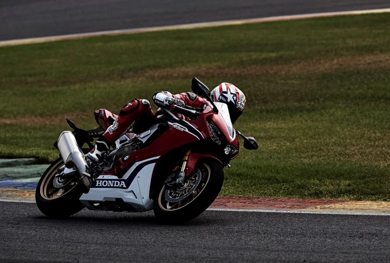 Nicky Hayden testuje Hondę CBR1000RR Fireblade SP