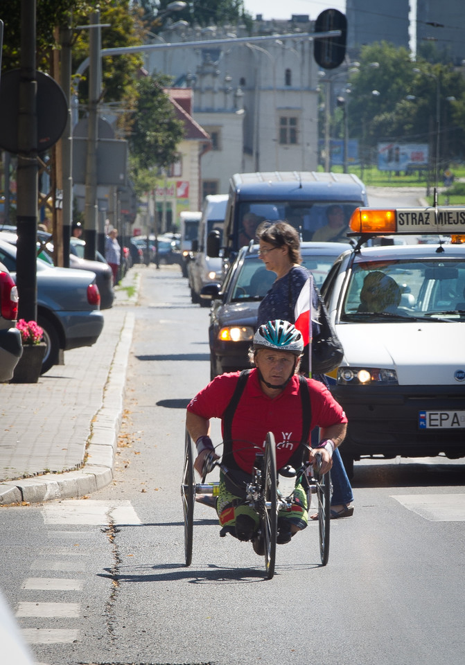 Niepełnosprawny jedzie z Aten