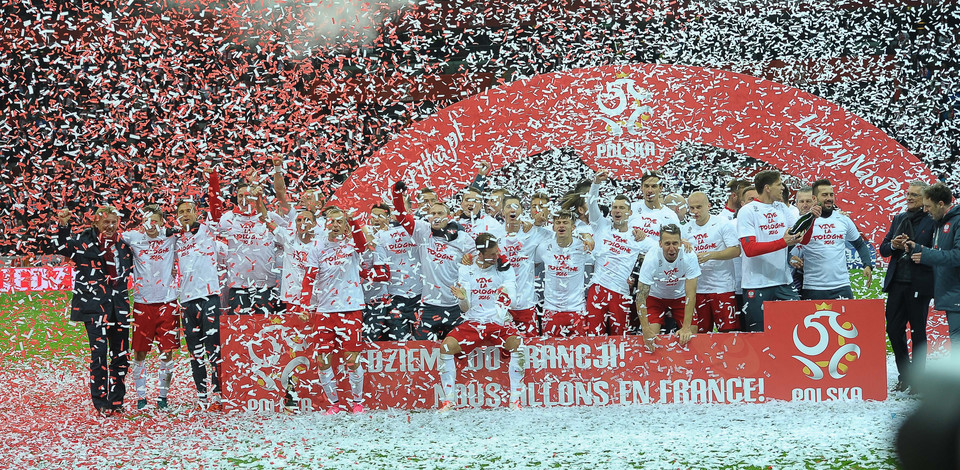 Reprezentacja Polski świętuje awans na Euro 2016