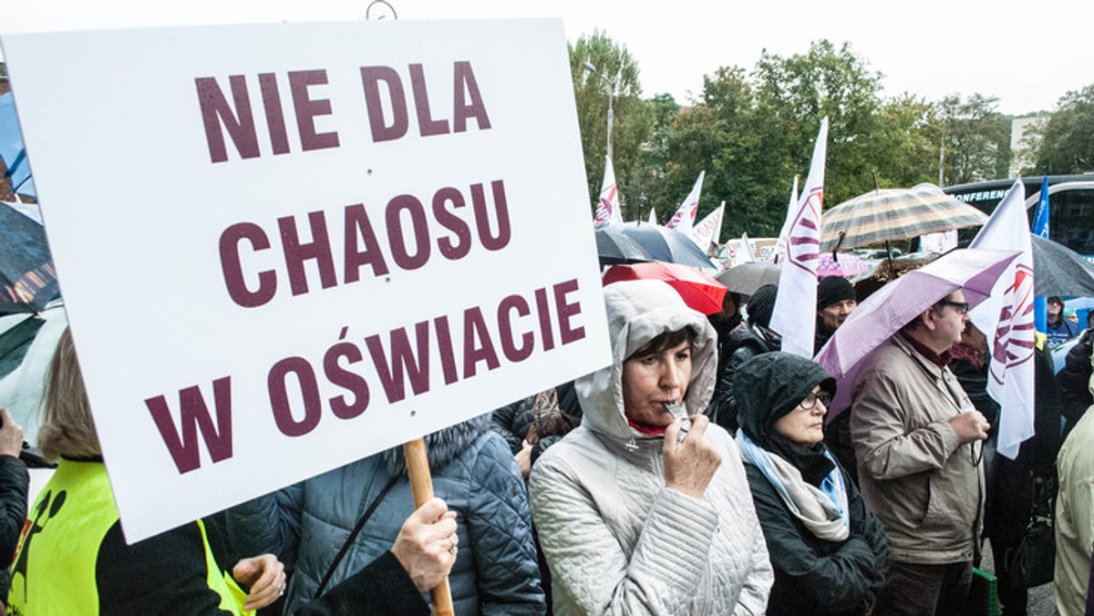 Niedzielna manifestacja w Sopocie będzie jednym z elementów kampanii informacyjnej dotyczącej strajku rodziców, który na Pomorzu (ale i w innych regionach Polski) ruszy 10 marca. Demonstrację organizuje grupa Zatrzymać EduKoszmar, której członkowie od kilku miesięcy aktywnie protestują przeciwko reformie oświaty.