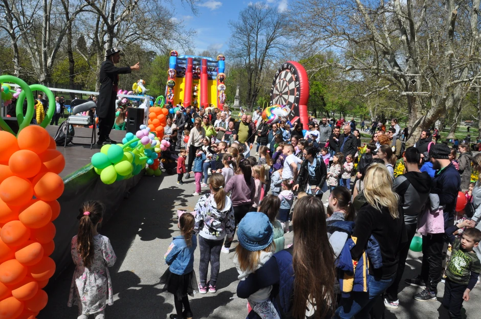 Poseban deo programa čine takmičenja za decu