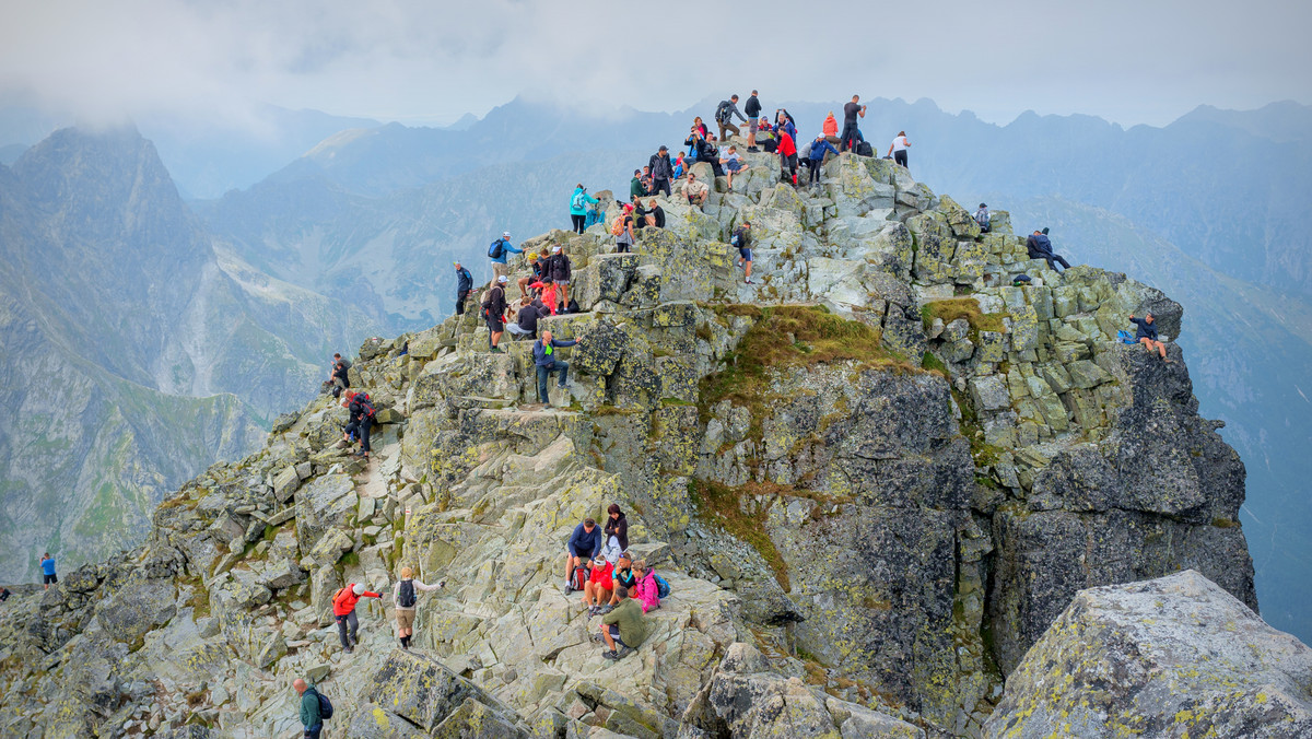 Tatry: ratownicy górscy znowu ściągali turystów z Rysów