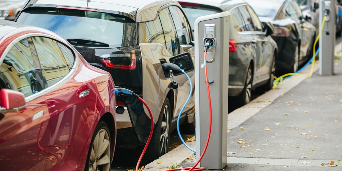 Po polskich drogach jeździ ponad 1600 samochodów elektrycznych