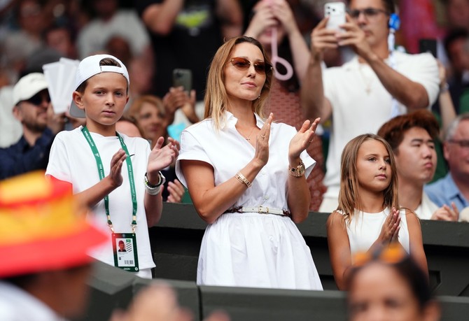 Jelena Đoković sa decom na Vimbldonu