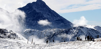 W Tatrach spadł śnieg. Warunki do uprawiania turystyki są ciężkie