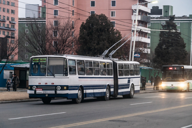 Autobus z licznymi gwiazdkami