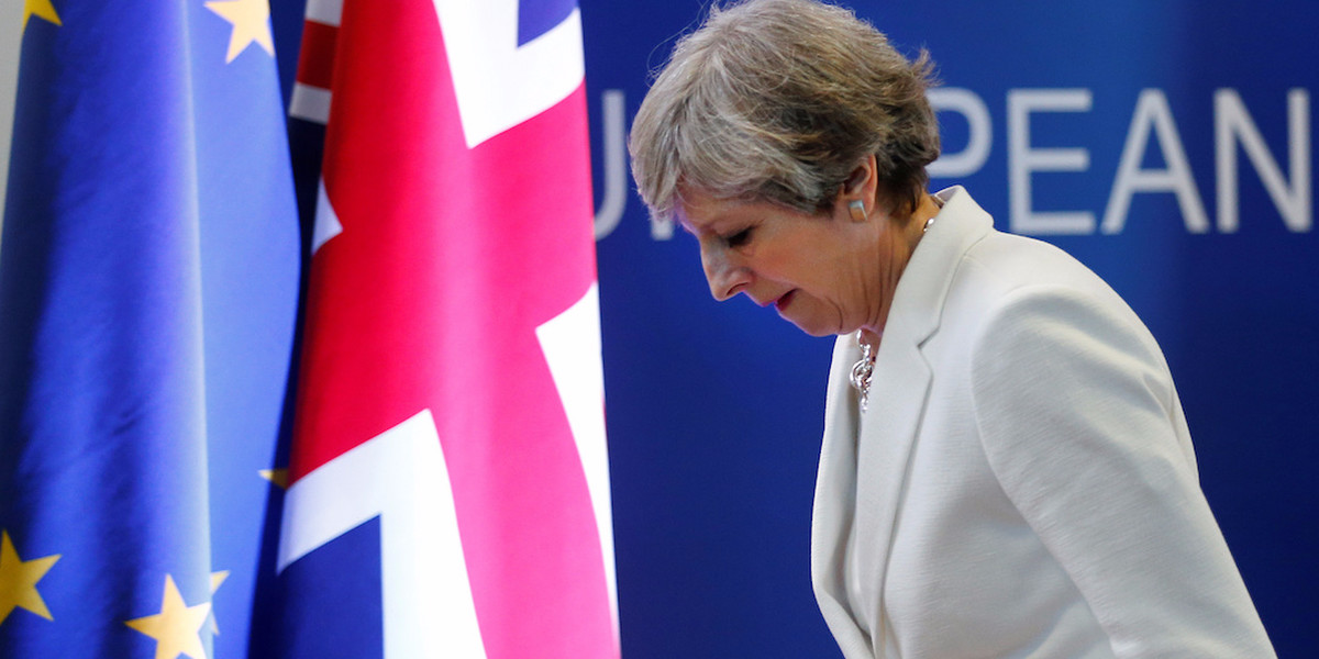 Theresa May is ready to surrender to the EU over the Brexit divorce bill