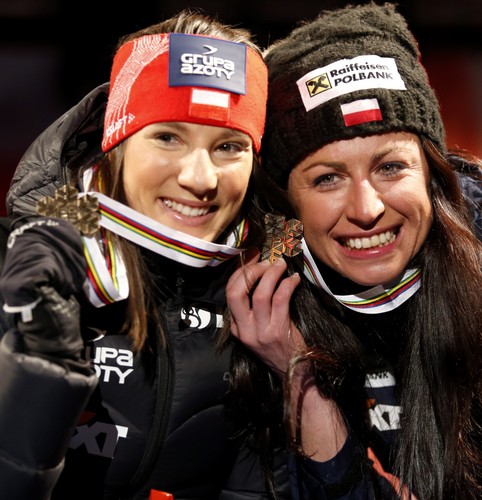 Tak Justyna Kowalczyk i Sylwia Jaśkowiec cieszyły się z medalu w Falun