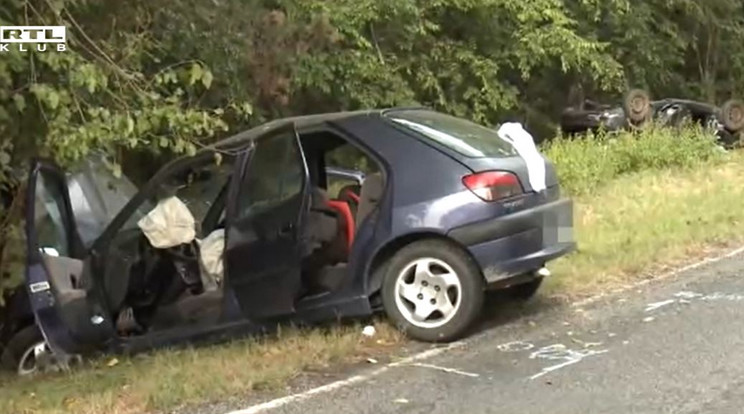 Ennek a Peugeotnak a sofőre okozta a balesetet