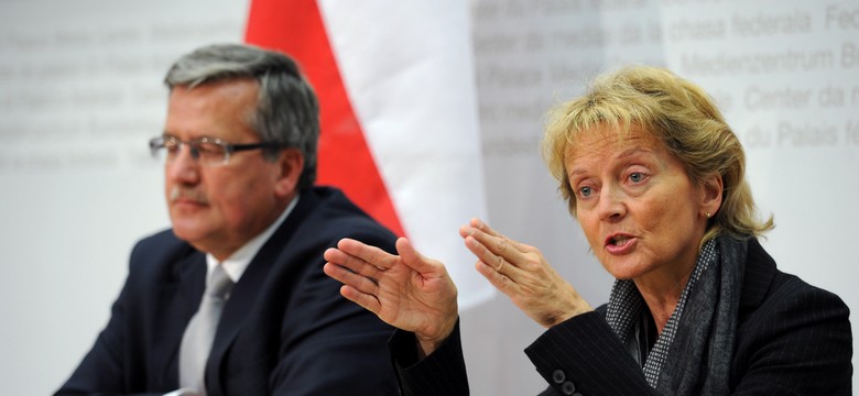 Komorowski życzy Szwajcarom słabszego franka