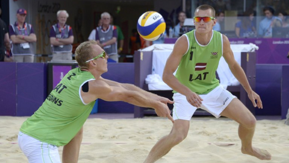 Łotewscy siatkarze plażowi Martins Plavins i Janis Smedins, którzy w ubiegłym roku wywalczyli brązowy medal olimpijski w Londynie, w nadchodzącym sezonie będą występować osobno. To kolejny ze słynnych duetów, który zakończył współpracę w ostatnich miesiącach.