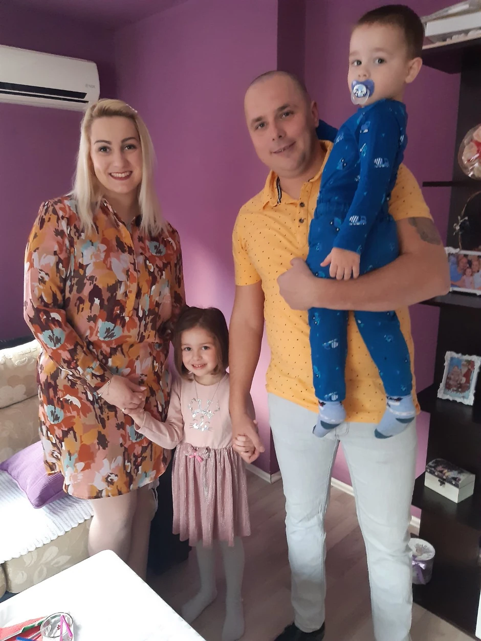 Darko Stefanović sa porodicom.