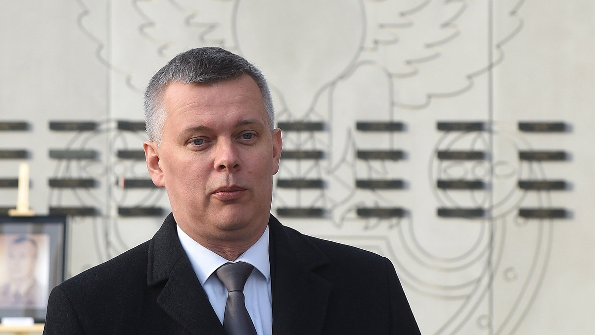 Wicepremier, szef MON Tomasz Siemoniak poinformował, że poprosił o wyjaśnienie sprawy rzekomych telefonów z Rosji na numery należące do wojskowych. Trudno w tym momencie ocenić, czy jest to poważna sprawa - zastrzegł.