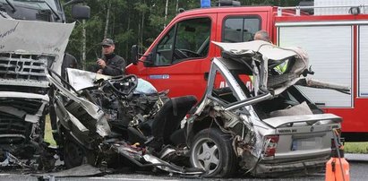 TIR zmiażdżył osobówkę. Pięć osób nie żyje