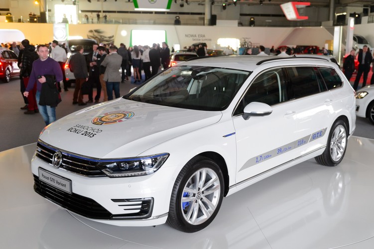 Hybrydowy Volkswagen Passat GTE Variant zaprezentowany podczas targów motoryzacyjnych Motorshow 2015, w Poznaniu.<br><br> (mgo) PAP/Jakub Kaczmarczyk