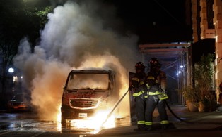 Fala protestów w USA po śmierci George'a Floyda. Miasta wprowadzają godzinę policyjną