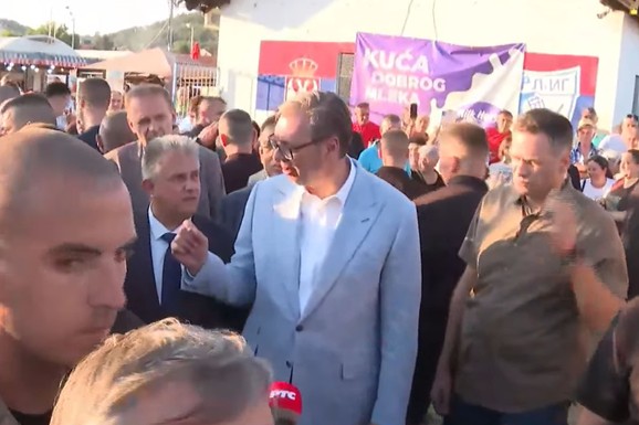 VUČIĆ STIGAO U SVRLJIG Prisustvuje manifestaciji "Belmužijada" (FOTO, VIDEO)