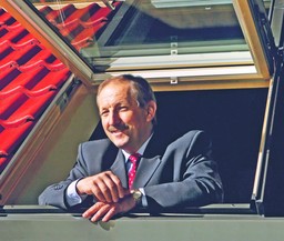 Jego firma rozświetla poddasza domów w 47 krajach. Historia Ryszarda Florka z "Fakro"