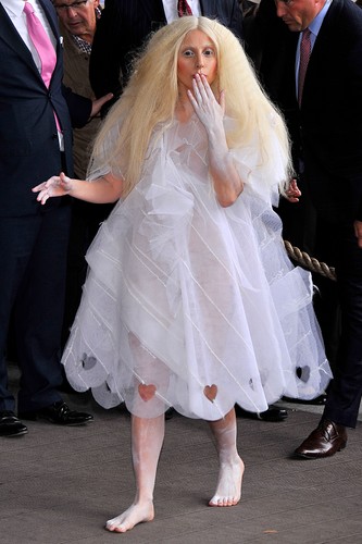 Lady GaGa jako straszna Królewna Śnieżka w Berlinie – 25 października 2013