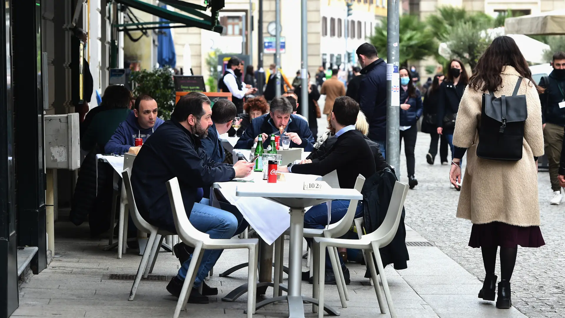 Od kiedy otwarte sklepy, restauracje i hotele? Rząd w maju luzuje obostrzenia