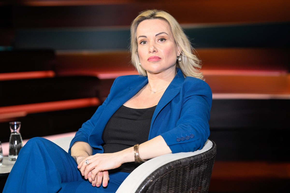 Marina Owsjannikowa (TV-Journalistin) 02/23 her Marina Owsjannikowa am 21. Februar 2023 in Markus Lanz , ZDF TV Fernsehe