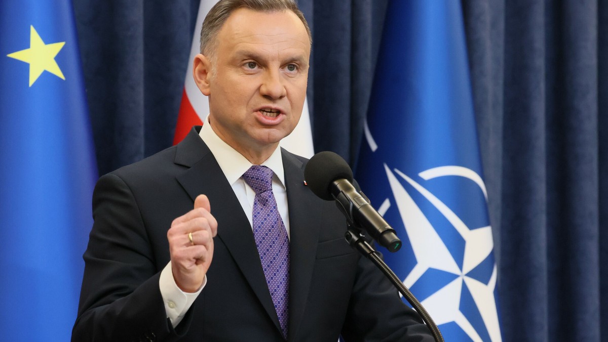 Andrzej Duda szykuje się na zmianę władzy. "To grozi krwawą wojną"