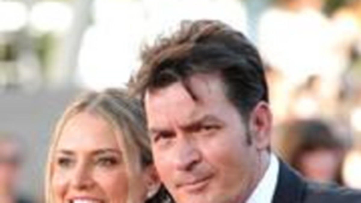 Charlie Sheen i Brooke Mueller postanowili oficjalnie zakończyć związek.