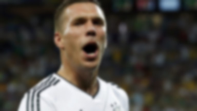 Debata w Niemczech: Podolski i Ozil powinni śpiewać hymn