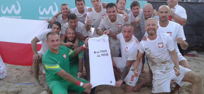 Mistrzowie w beach soccerze wspierają zbiórkę pieniędzy na leczenie Maxa cierpiącego na ciężką chorobę