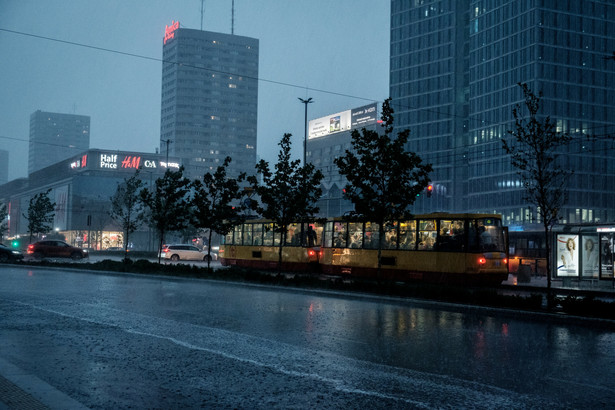 Nocna ulewa nad Warszawą