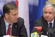 Sikorski i Lech Kaczyński na konferencji w Brukseli