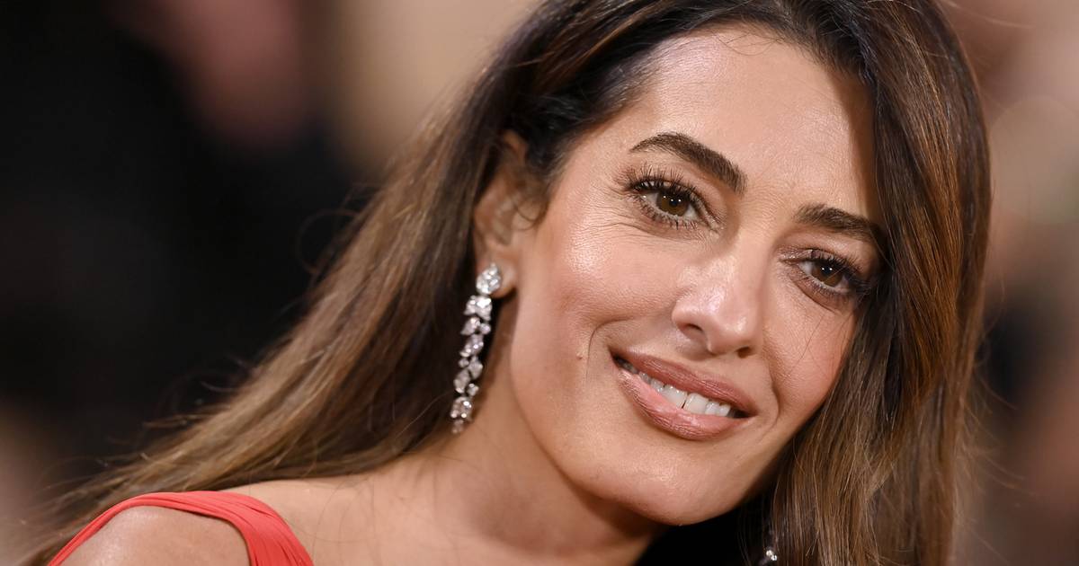 Amal Clooney zachwyca nową fryzurą. "Panterkowe" włosy hitem wiosny 2026