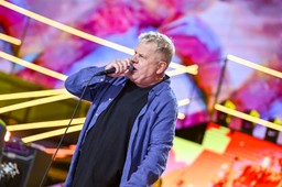 skandaliczne zachowanie kazika na koncercie. publiczność zaczęła wycho