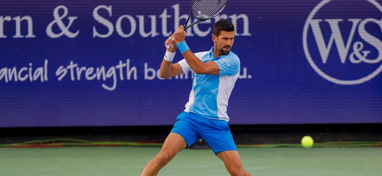 Rywal Djokovica skreczował. Serbski tenisista powalczy o ćwierćfinał z Monfilsem