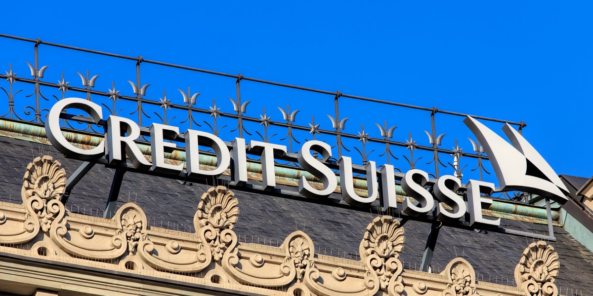 Credit Suisse poinformował, że przestrzega sankcji we wszystkich krajach, w których prowadzi działalność