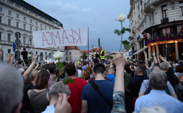 Błaszczak chce zmian w prawie, by obciążyć kosztami m.in. Obywateli RP. A ci odpowiadają: Wygaduje rzeczy śmieszne